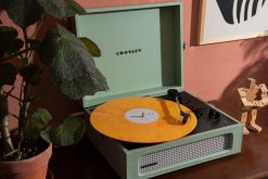 CROSLEY Audio / R Veils / Photo | Tourne-Disque Crosley Voyager - Sage