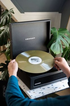 CROSLEY Audio / R Veils / Photo | Tourne-Disque Crosley Voyager - Noir