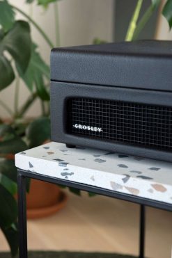 CROSLEY Audio / R Veils / Photo | Tourne-Disque Crosley Voyager - Noir