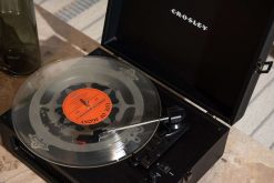 CROSLEY Audio / R Veils / Photo | Tourne-Disque Crosley Voyager - Noir