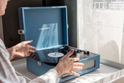 CROSLEY Audio / R Veils / Photo | Tourne-Disque Crosley Voyager - Washed Blue