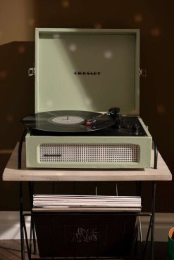 CROSLEY Audio / R Veils / Photo | Tourne-Disque Crosley Voyager - Sage